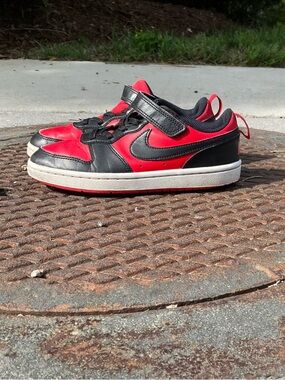 Nike Kids Red and Black Hook-and-Loop Low-Top Sneakers